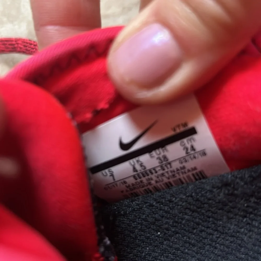 Nike Air Max - Picture 3 of 3